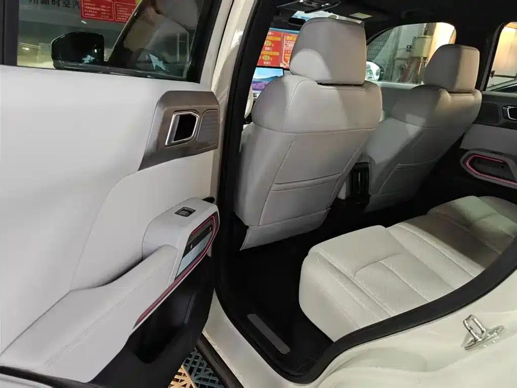 Titanium 3 2025 Model 501KM AWD Ultra Edition — миниатюра 17