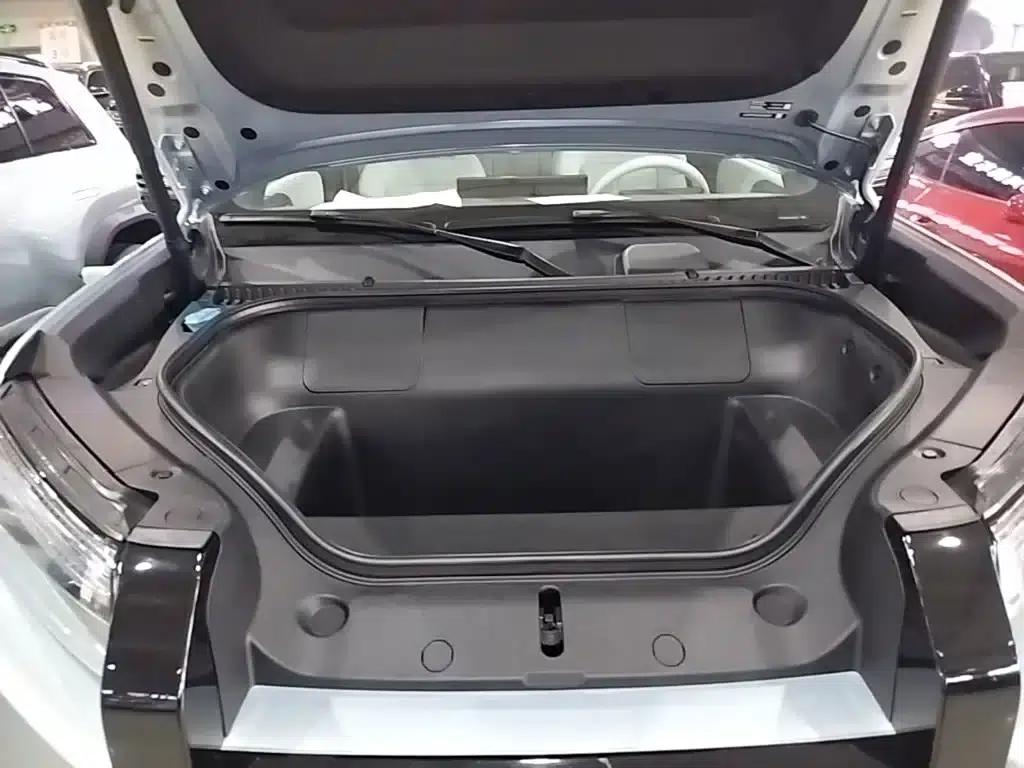 Titanium 3 2025 Model 501KM AWD Ultra Edition — миниатюра 20