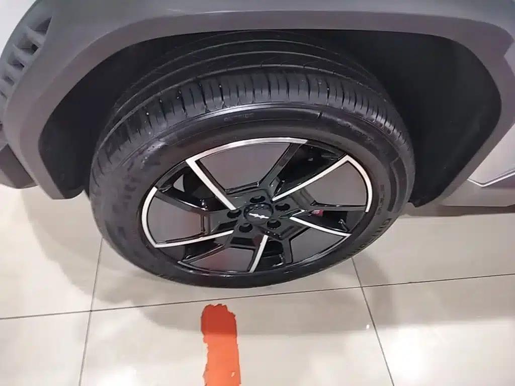 Titanium 3 2025 Model 501KM AWD Ultra Edition — миниатюра 23