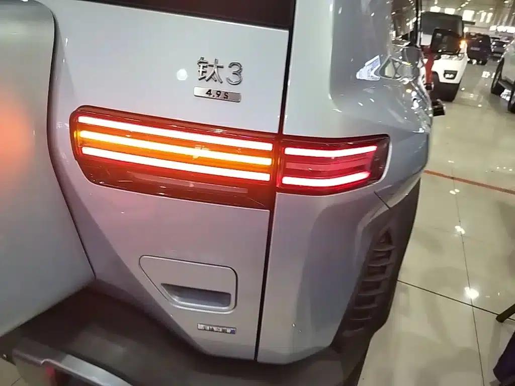 Titanium 3 2025 Model 501KM AWD Ultra Edition — миниатюра 8
