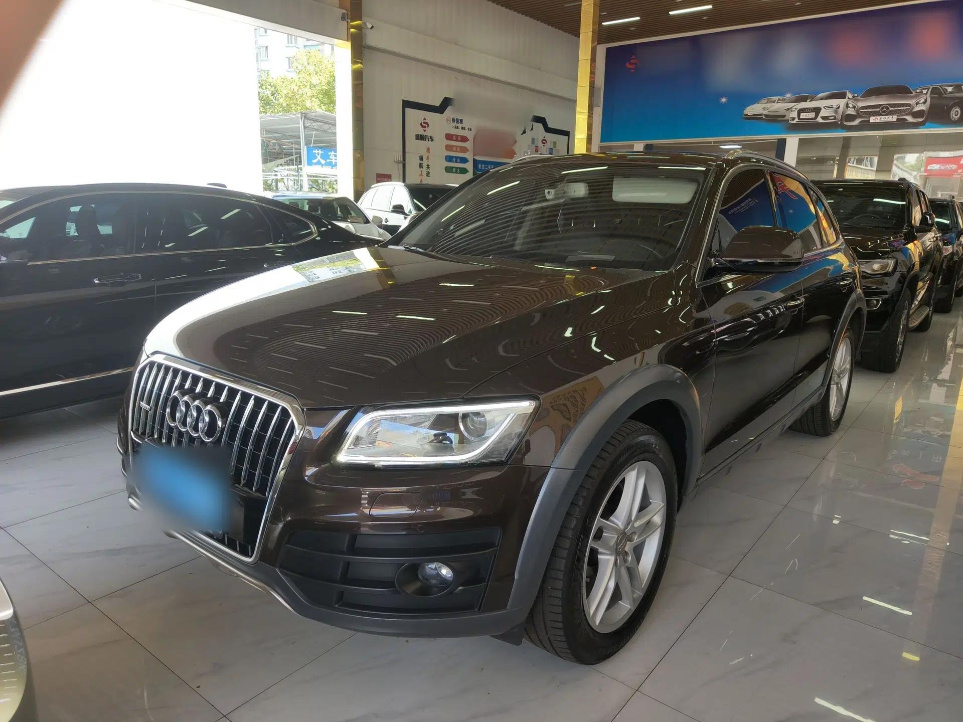 Audi Q5 2018 Collector's Edition 40 TFSI Technology Model — миниатюра 1