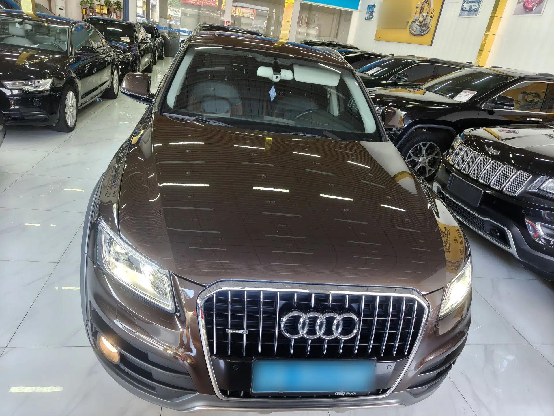 Audi Q5 2018 Collector's Edition 40 TFSI Technology Model — миниатюра 2
