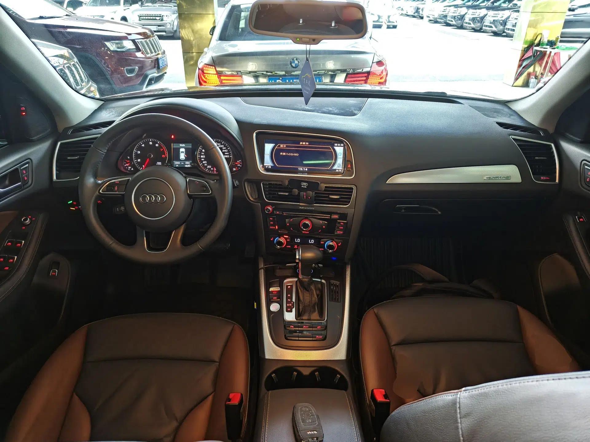 Audi Q5 2018 Collector's Edition 40 TFSI Technology Model — миниатюра 12