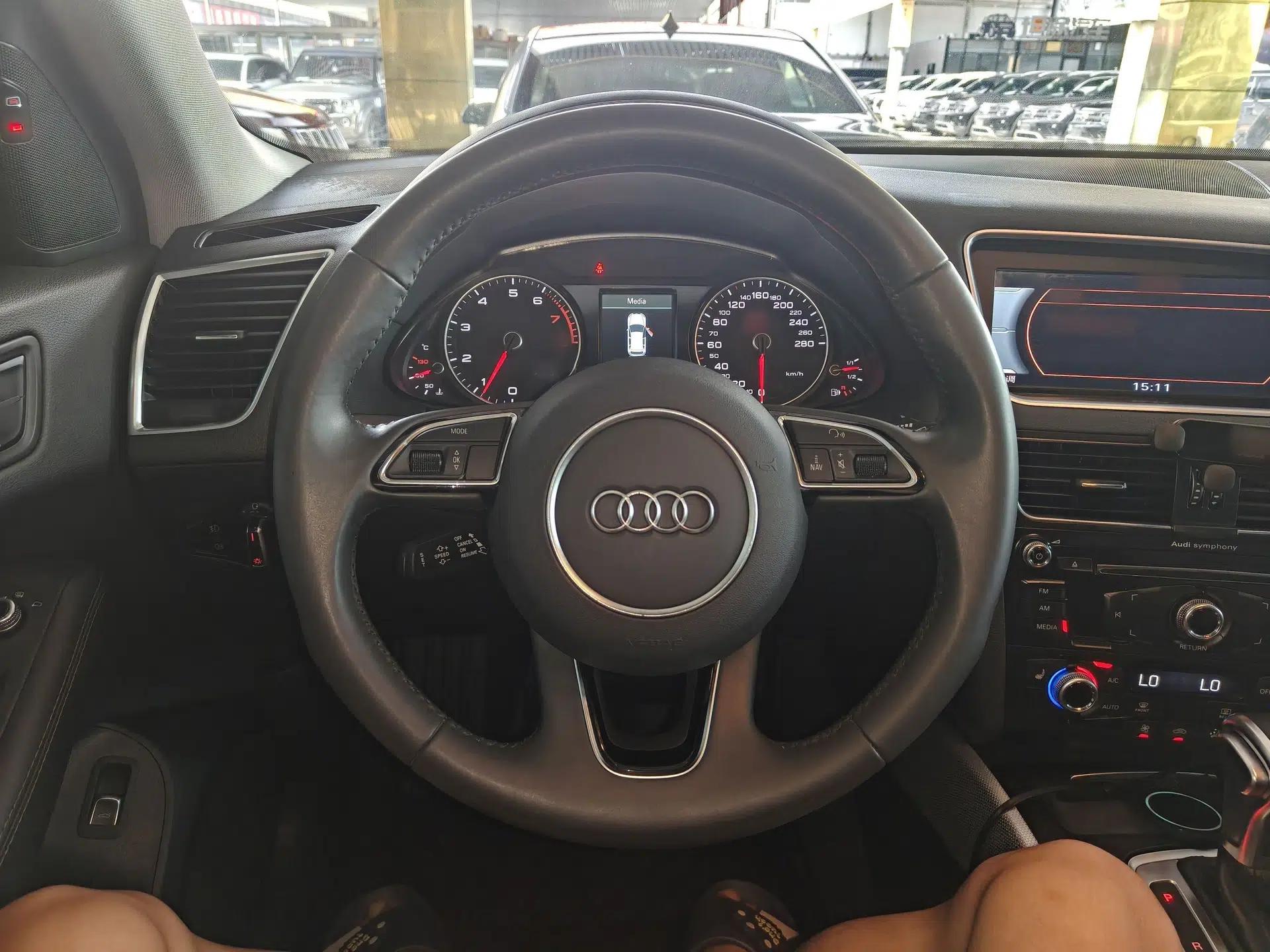 Audi Q5 2018 Collector's Edition 40 TFSI Technology Model — миниатюра 13