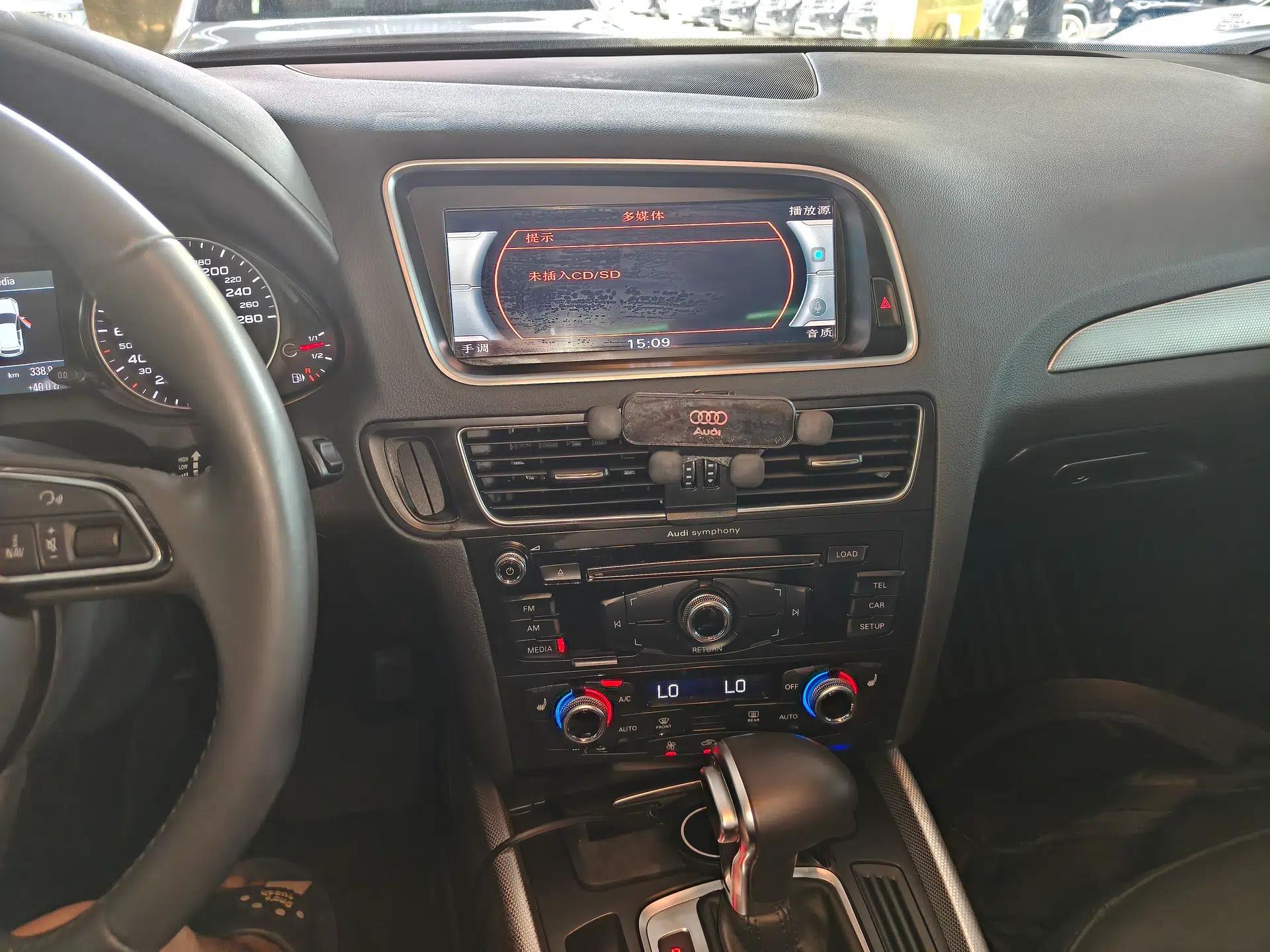 Audi Q5 2018 Collector's Edition 40 TFSI Technology Model — миниатюра 15
