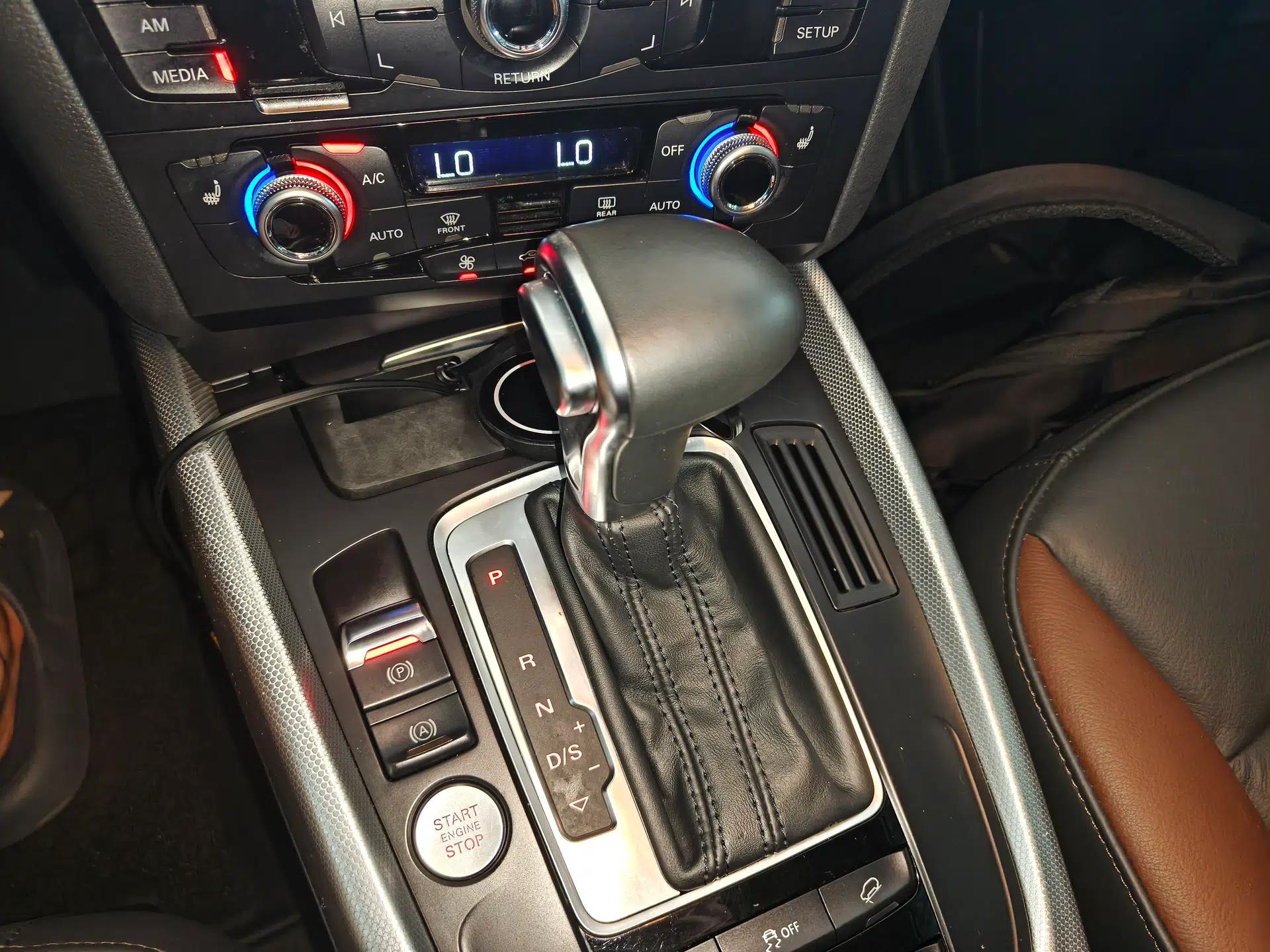Audi Q5 2018 Collector's Edition 40 TFSI Technology Model — миниатюра 16
