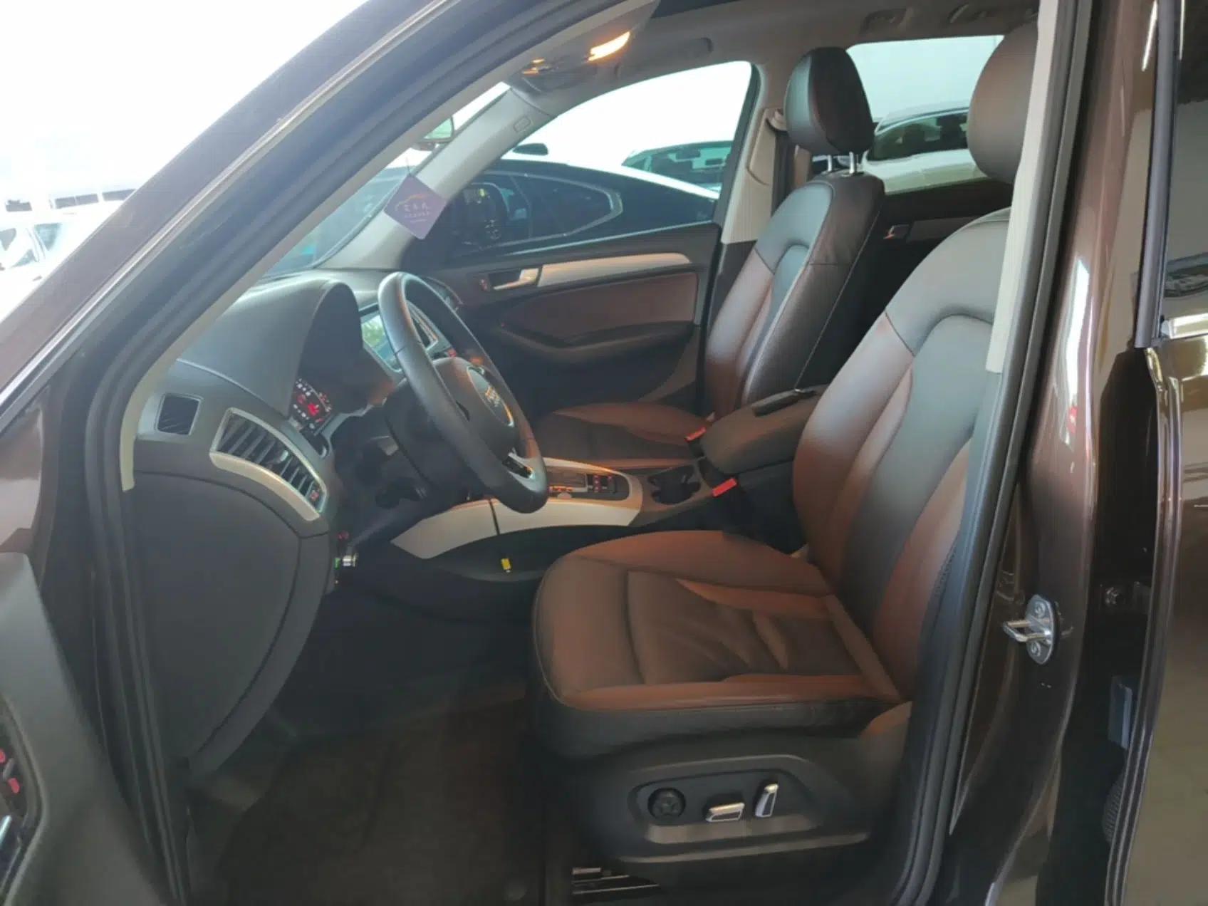 Audi Q5 2018 Collector's Edition 40 TFSI Technology Model — миниатюра 17