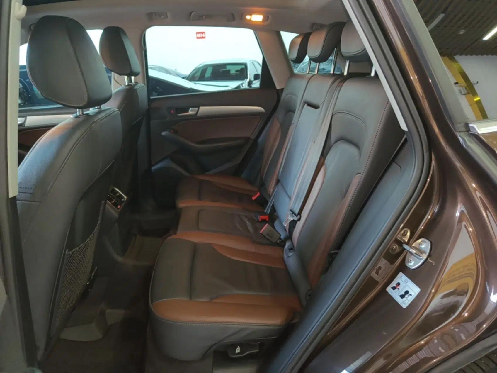 Audi Q5 2018 Collector's Edition 40 TFSI Technology Model — миниатюра 20