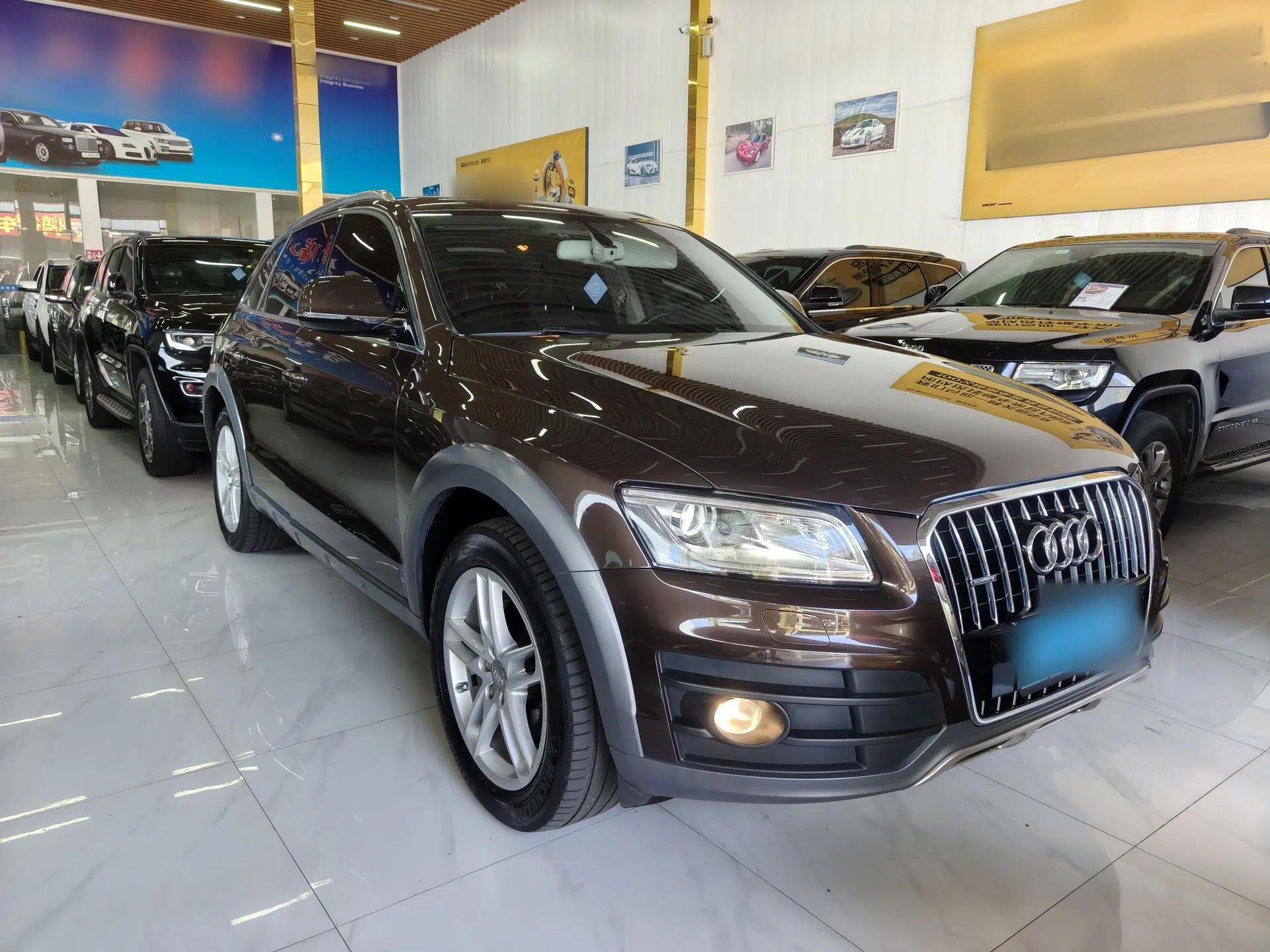 Audi Q5 2018 Collector's Edition 40 TFSI Technology Model — миниатюра 3
