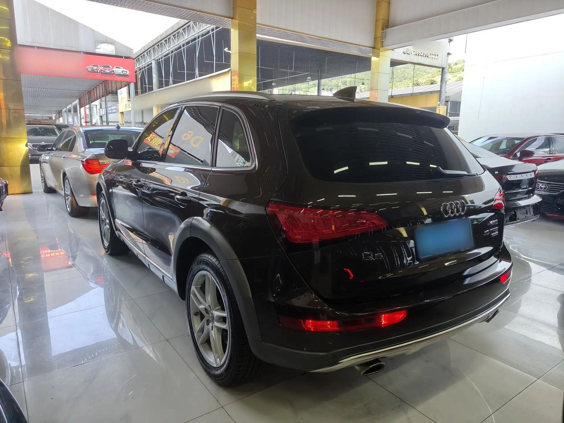 Audi Q5 2018 Collector's Edition 40 TFSI Technology Model — миниатюра 4