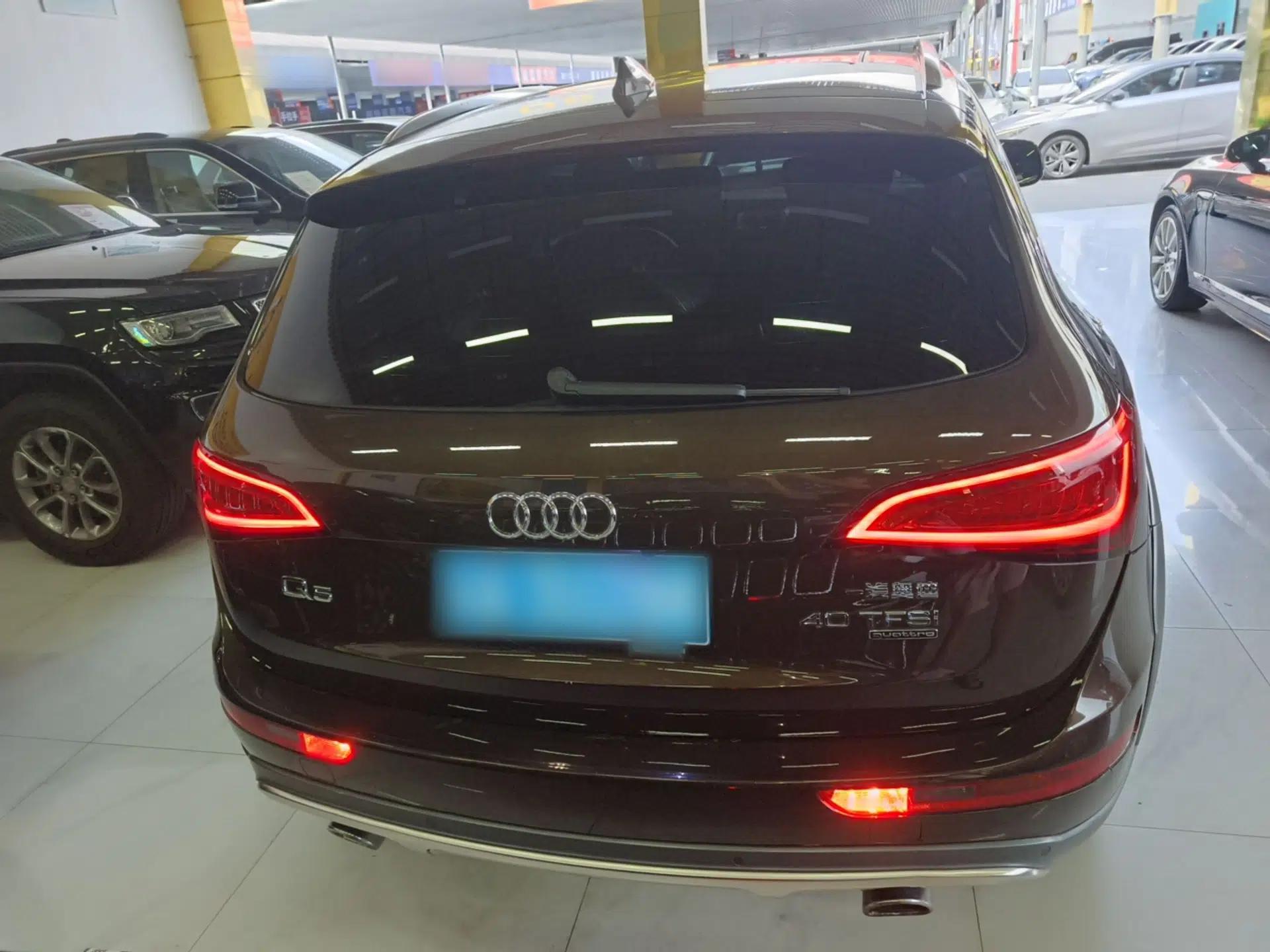 Audi Q5 2018 Collector's Edition 40 TFSI Technology Model — миниатюра 5