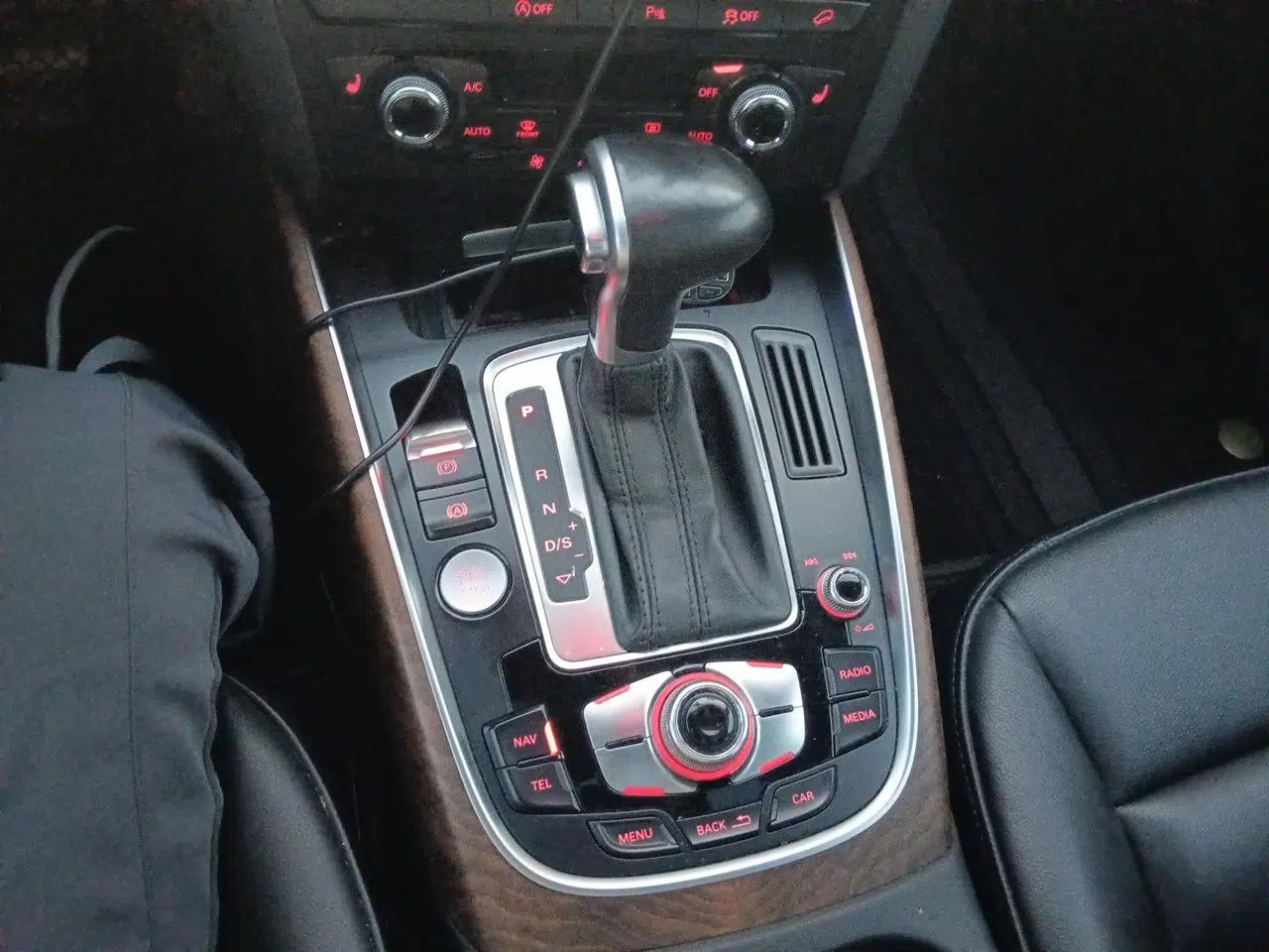 Audi Q5 2015 40 TFSI Comfort Model — миниатюра 14