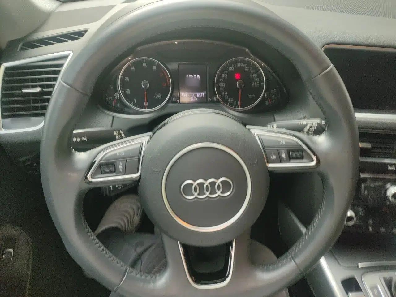 Audi Q5 2018 Collector's Edition 40 TFSI Technology Model — миниатюра 10