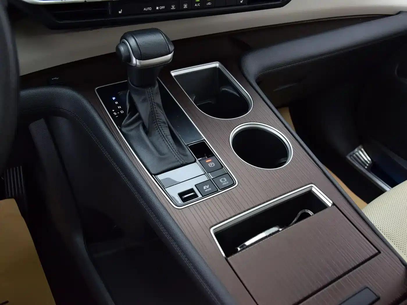 2023 Grevia 2.5L Hybrid Premium Plus Edition — миниатюра 12