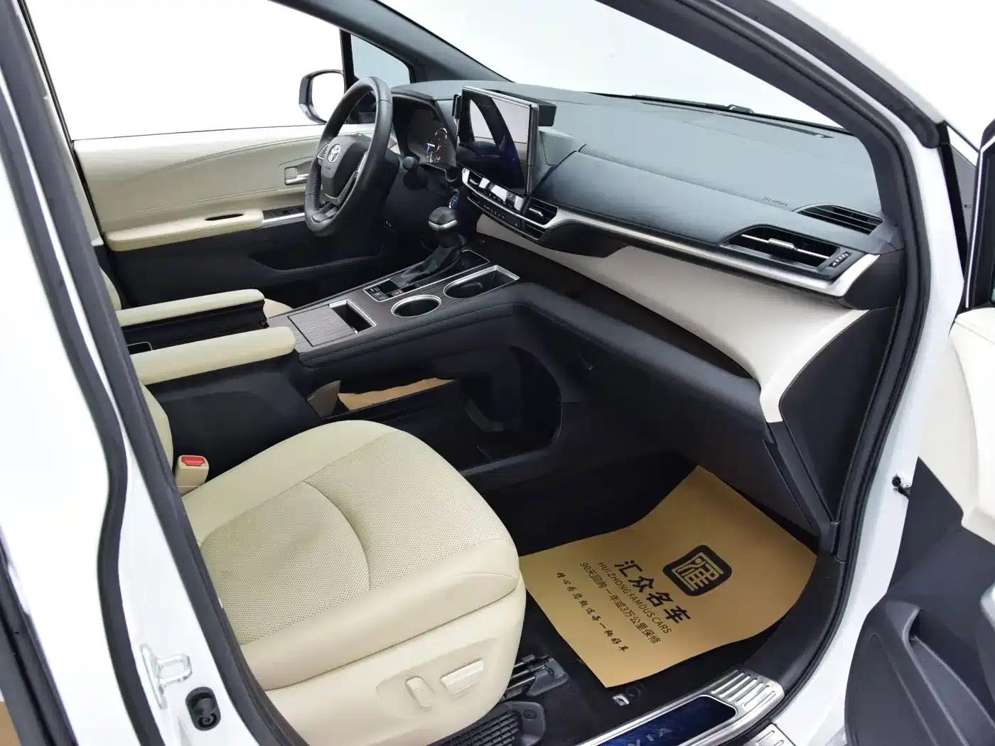 2023 Grevia 2.5L Hybrid Premium Plus Edition — миниатюра 19