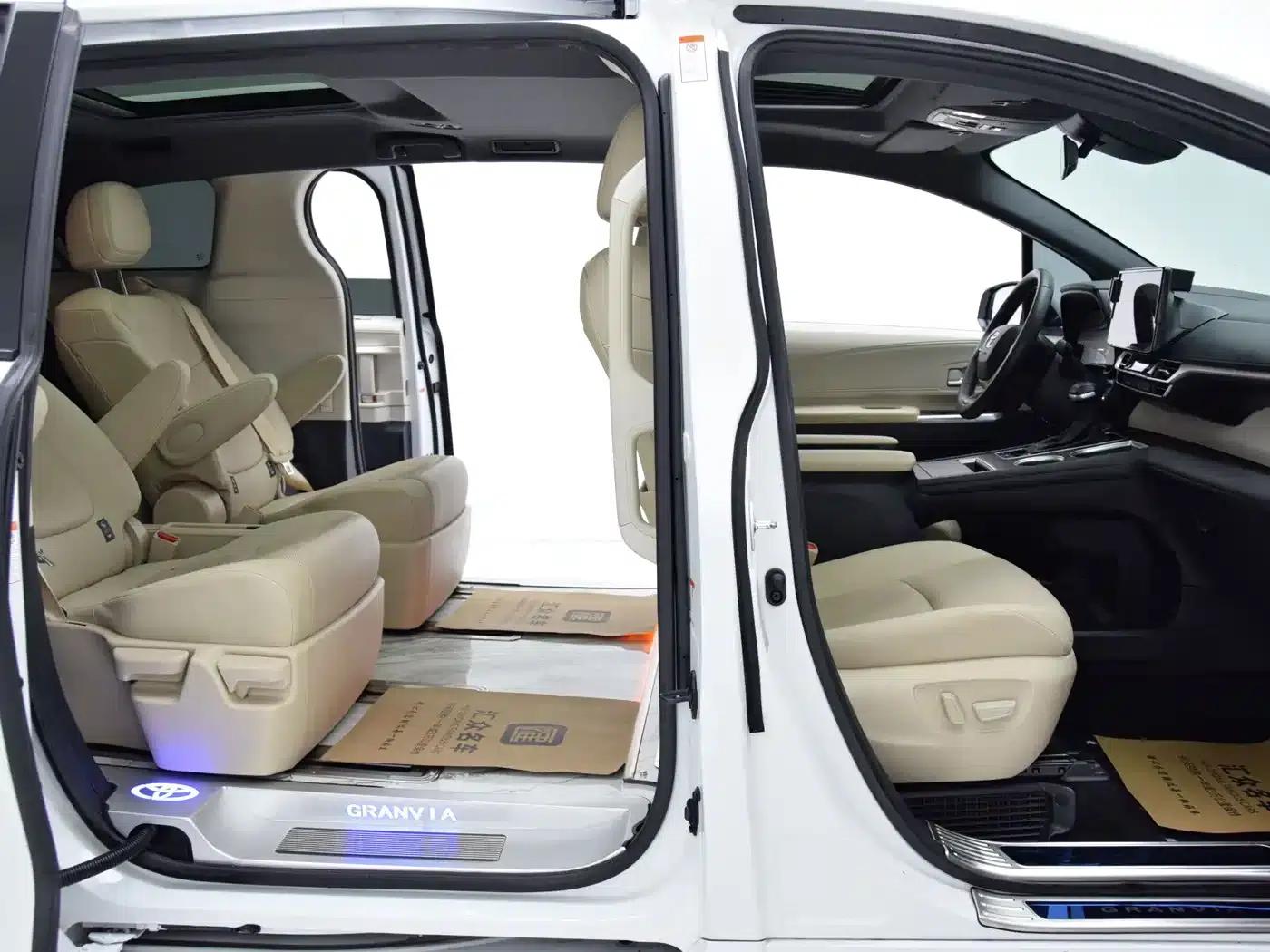 2023 Grevia 2.5L Hybrid Premium Plus Edition — миниатюра 20