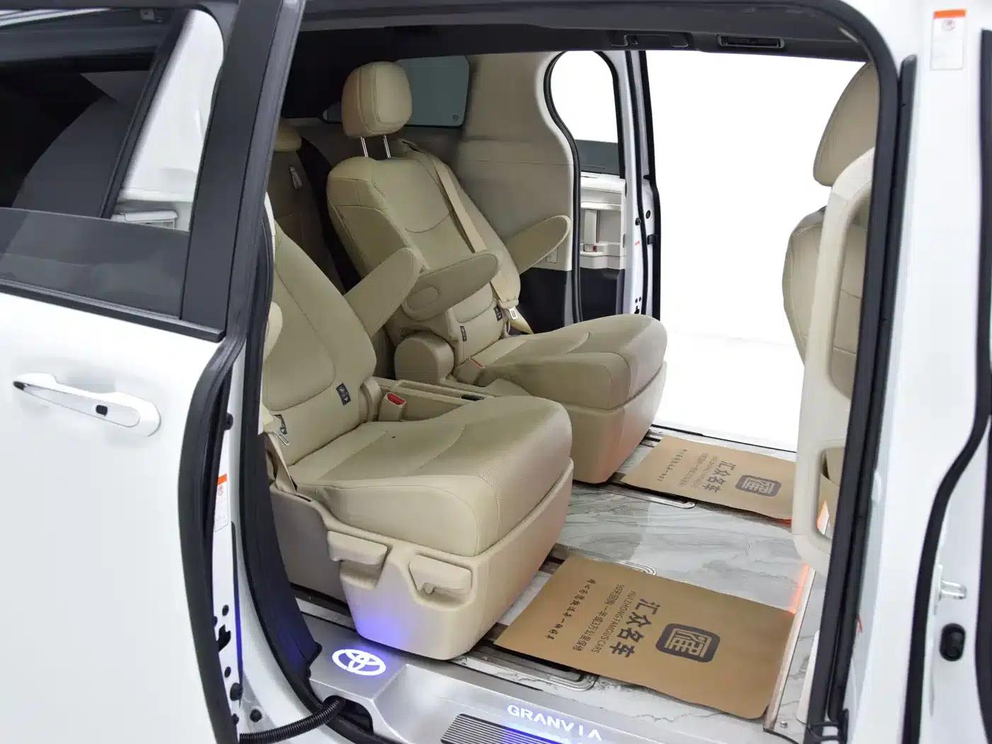 2023 Grevia 2.5L Hybrid Premium Plus Edition — миниатюра 21