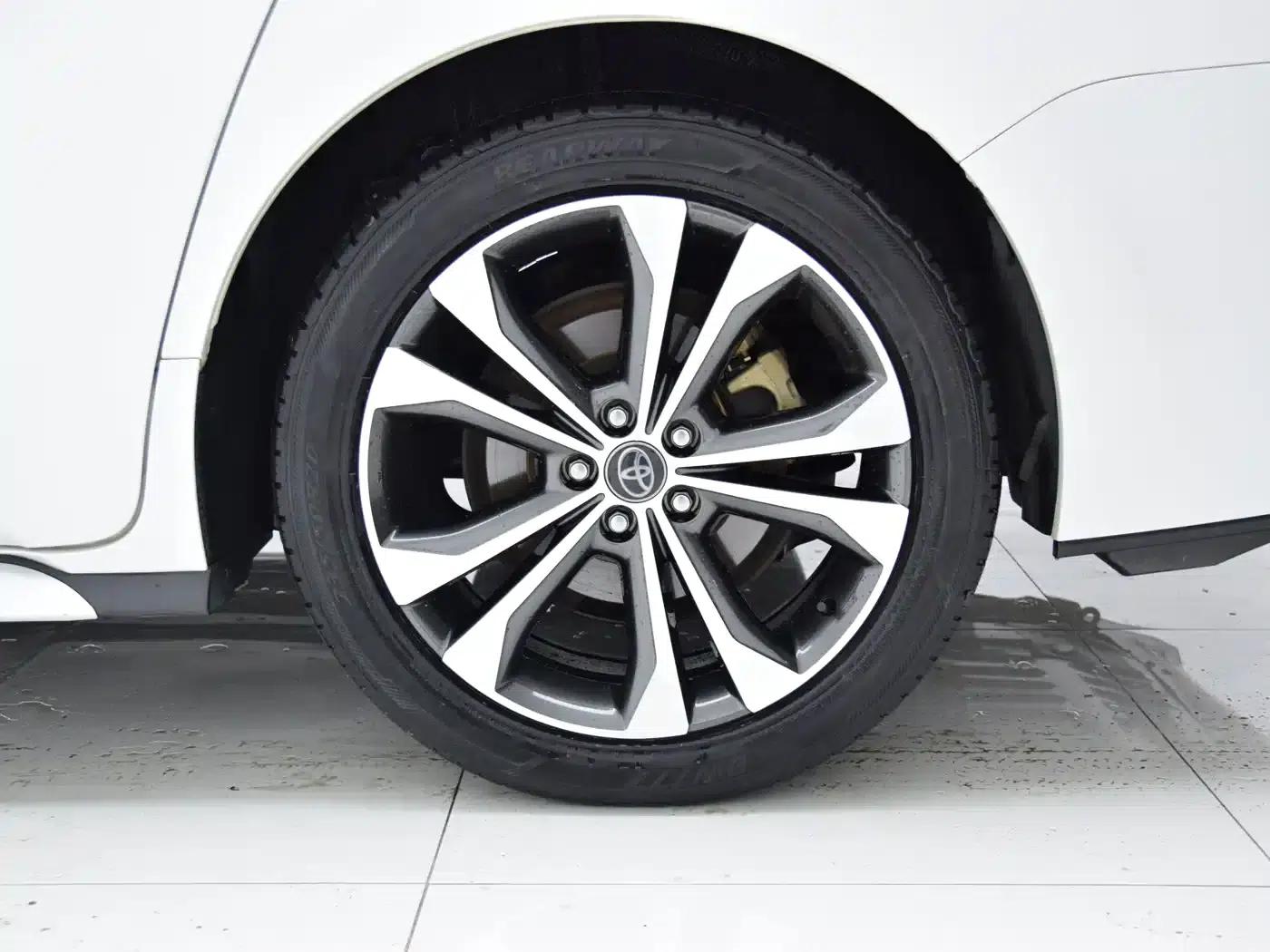 2023 Grevia 2.5L Hybrid Premium Plus Edition — миниатюра 22
