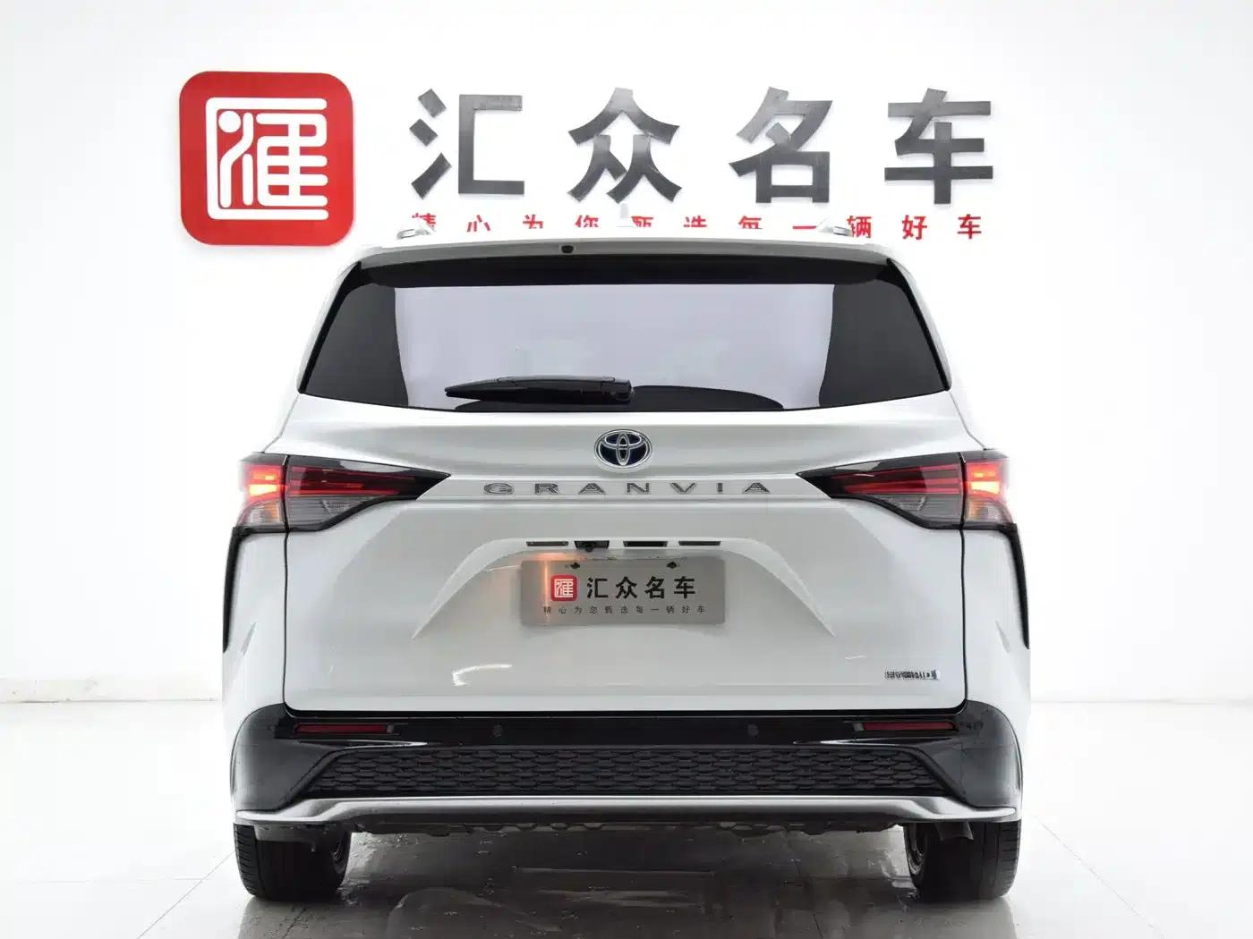 2023 Grevia 2.5L Hybrid Premium Plus Edition — миниатюра 24