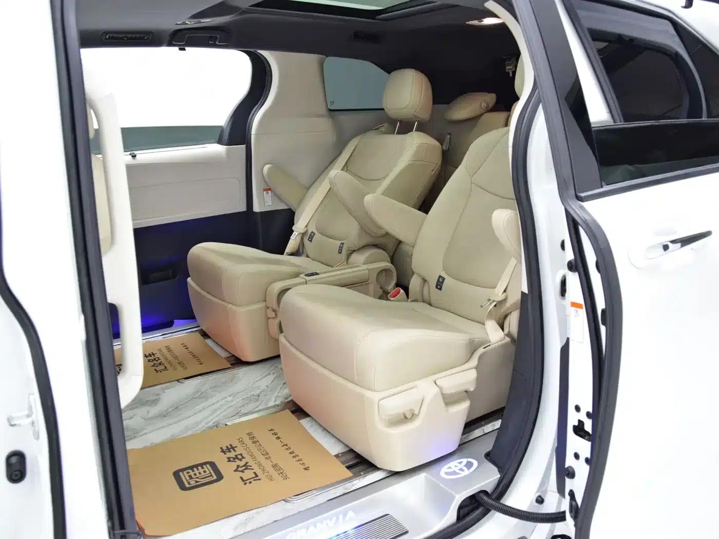 2023 Grevia 2.5L Hybrid Premium Plus Edition — миниатюра 8