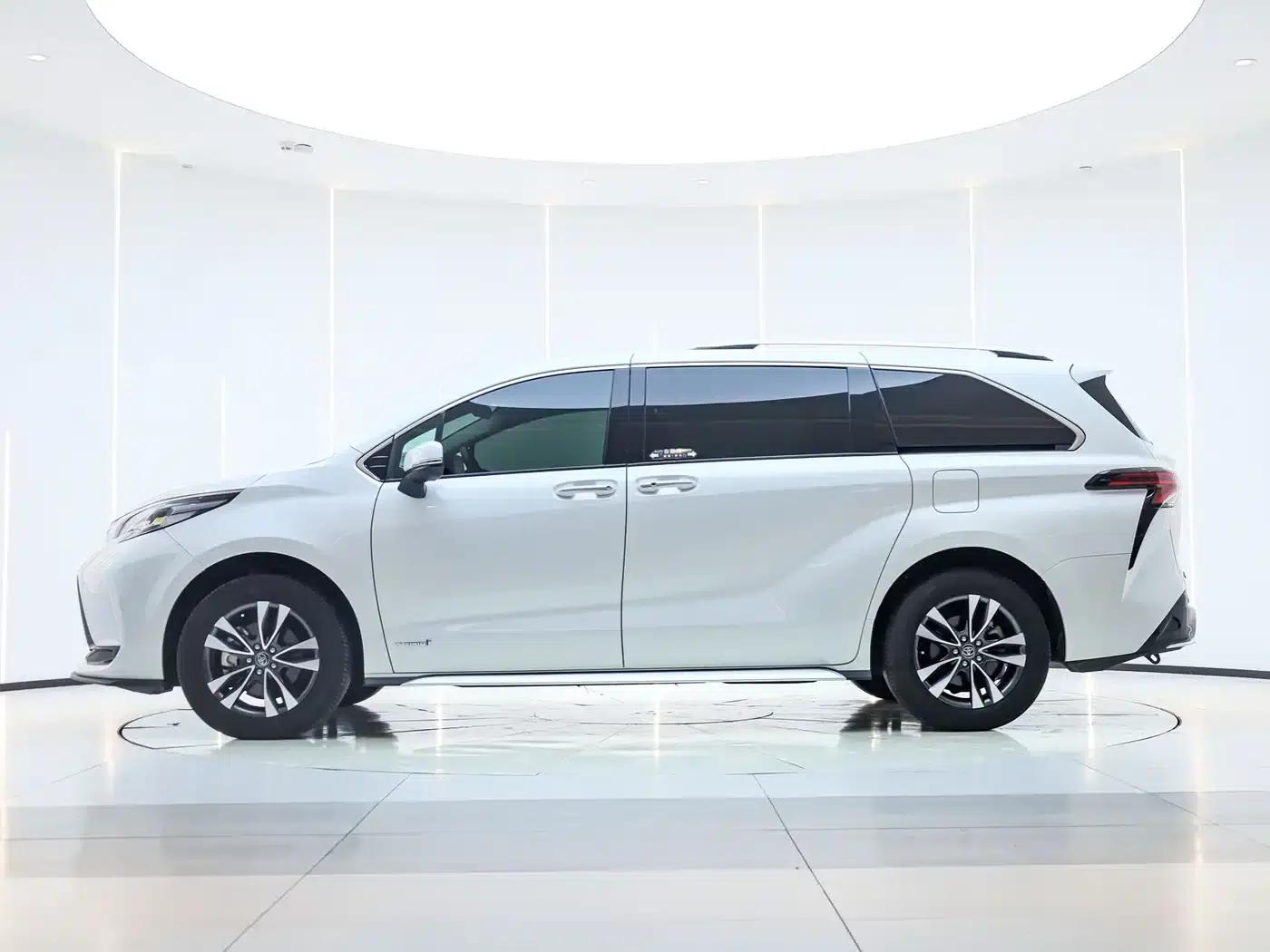 2023 Grevia 2.5L Hybrid Luxury Edition — миниатюра 1