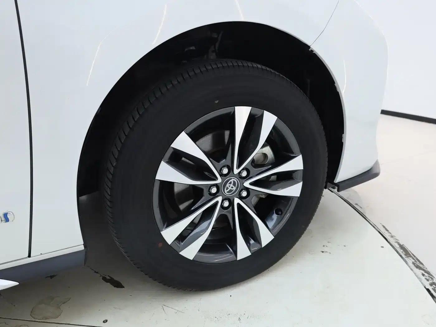 2023 Grevia 2.5L Hybrid Luxury Edition — миниатюра 12