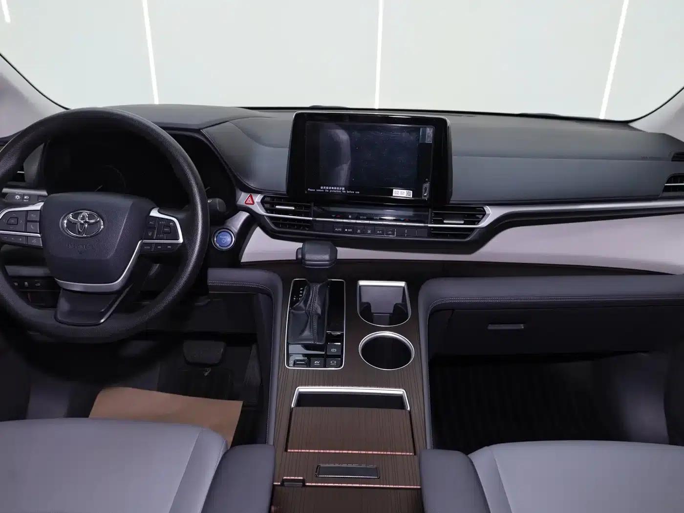 2023 Grevia 2.5L Hybrid Luxury Edition — миниатюра 13