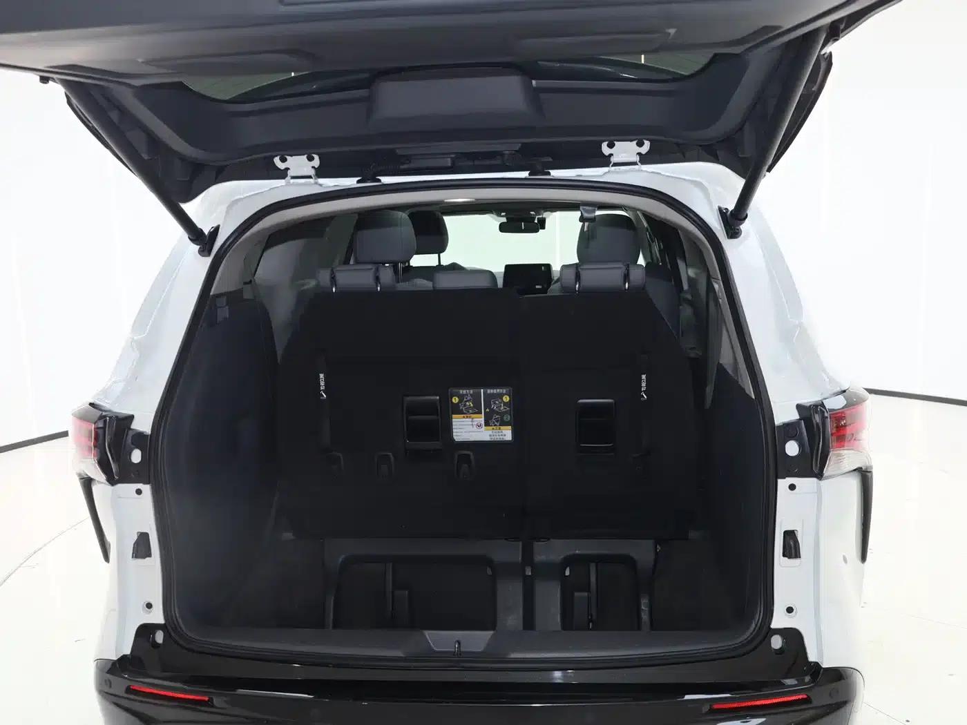 2023 Grevia 2.5L Hybrid Luxury Edition — миниатюра 14
