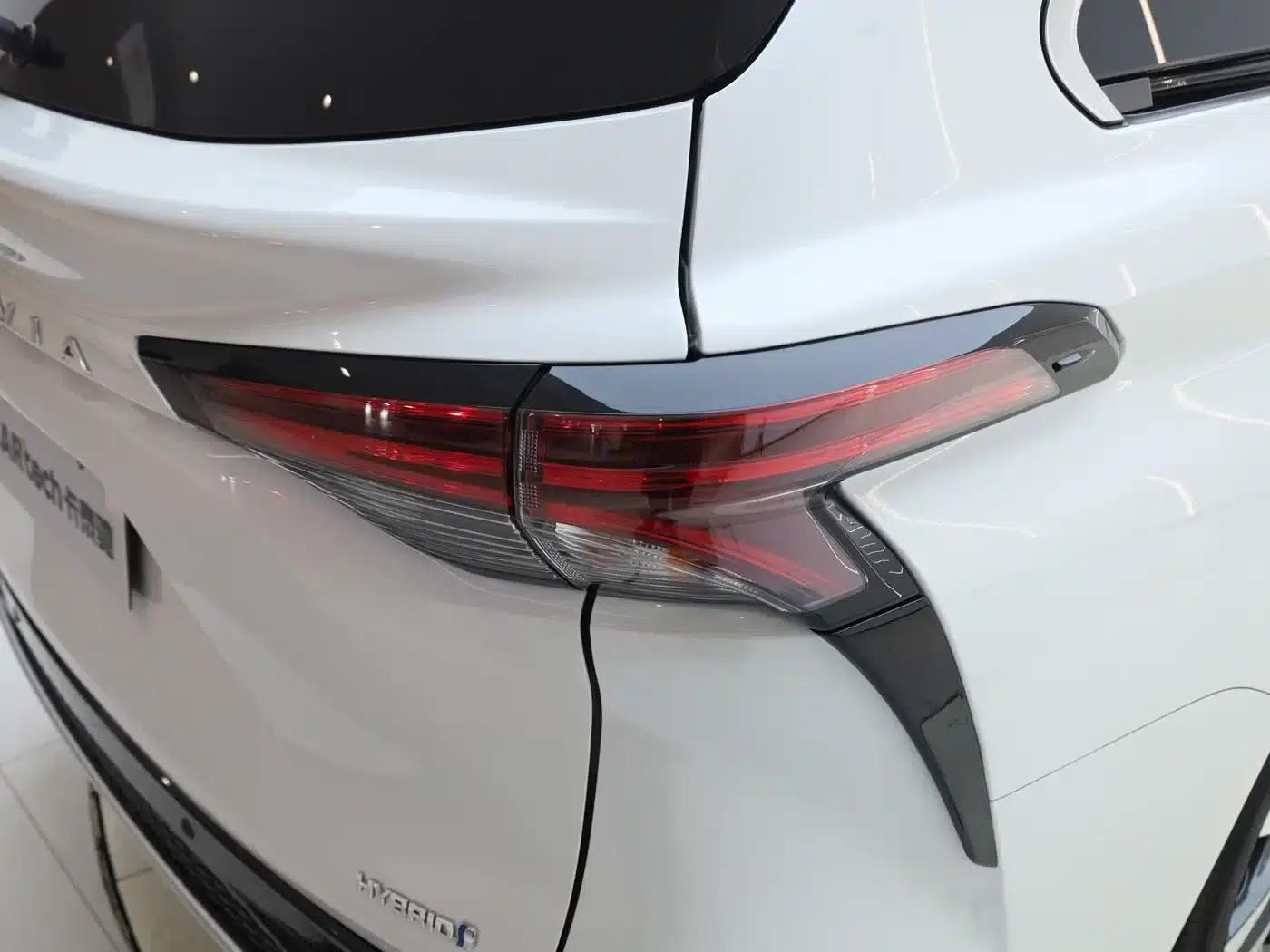 2023 Grevia 2.5L Hybrid Luxury Edition — миниатюра 16