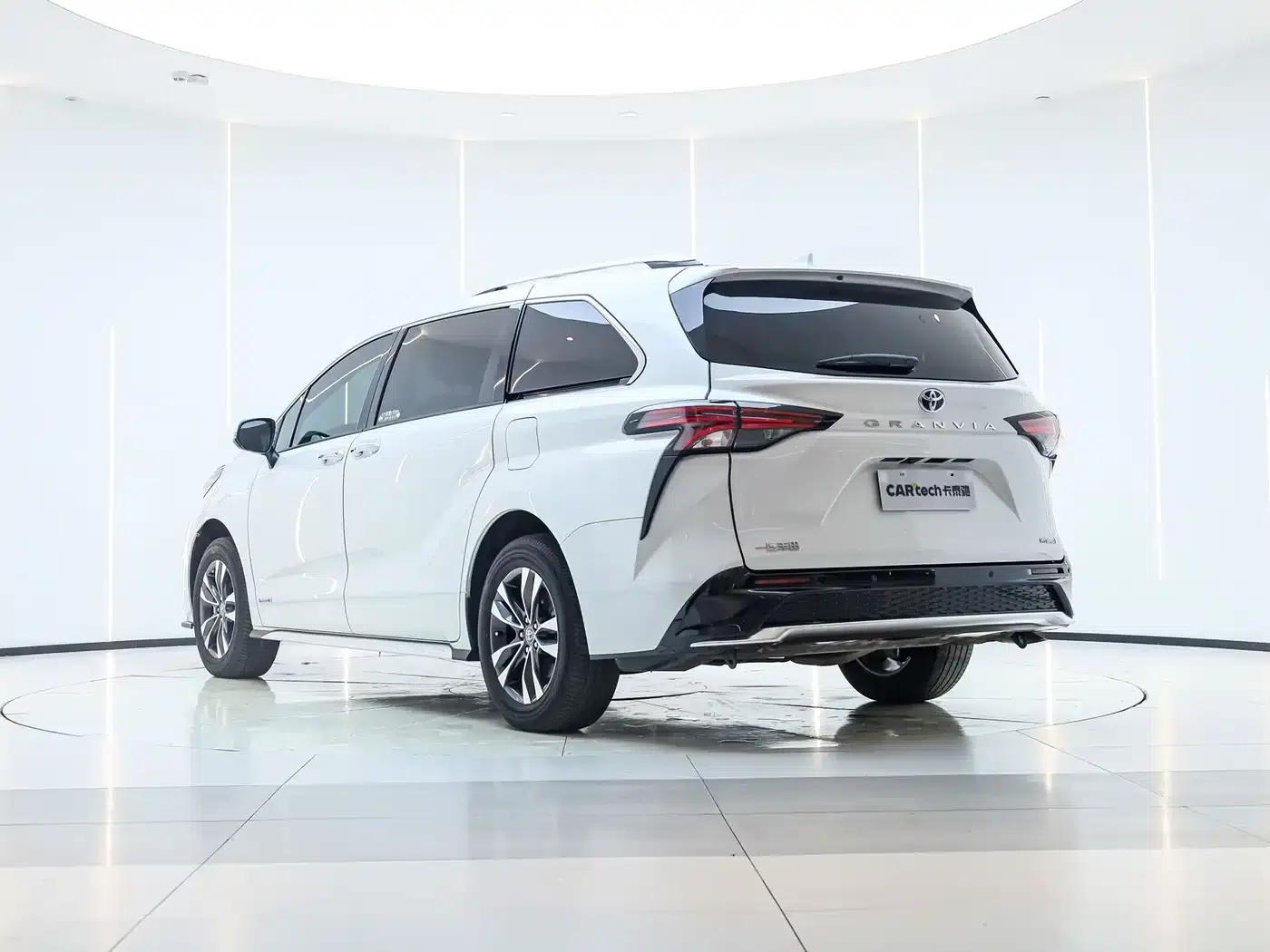 2023 Grevia 2.5L Hybrid Luxury Edition — миниатюра 3