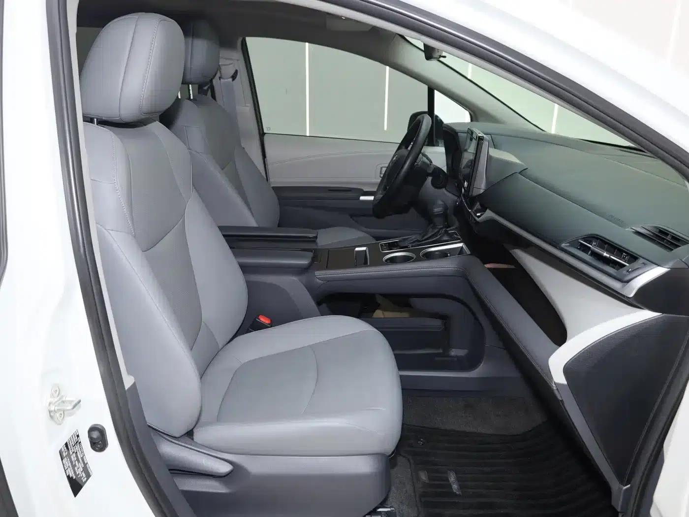 2023 Grevia 2.5L Hybrid Luxury Edition — миниатюра 23