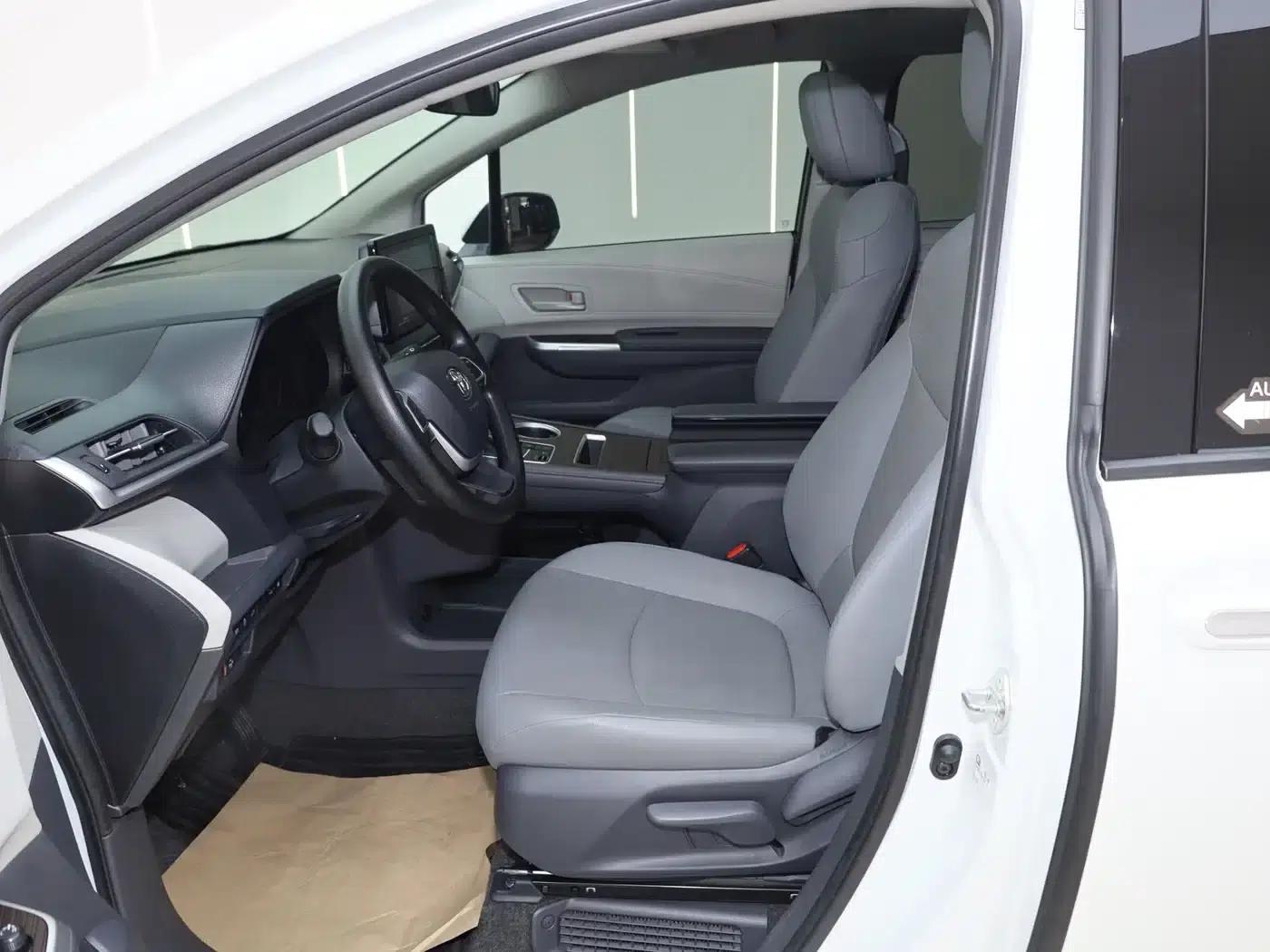 2023 Grevia 2.5L Hybrid Luxury Edition — миниатюра 24