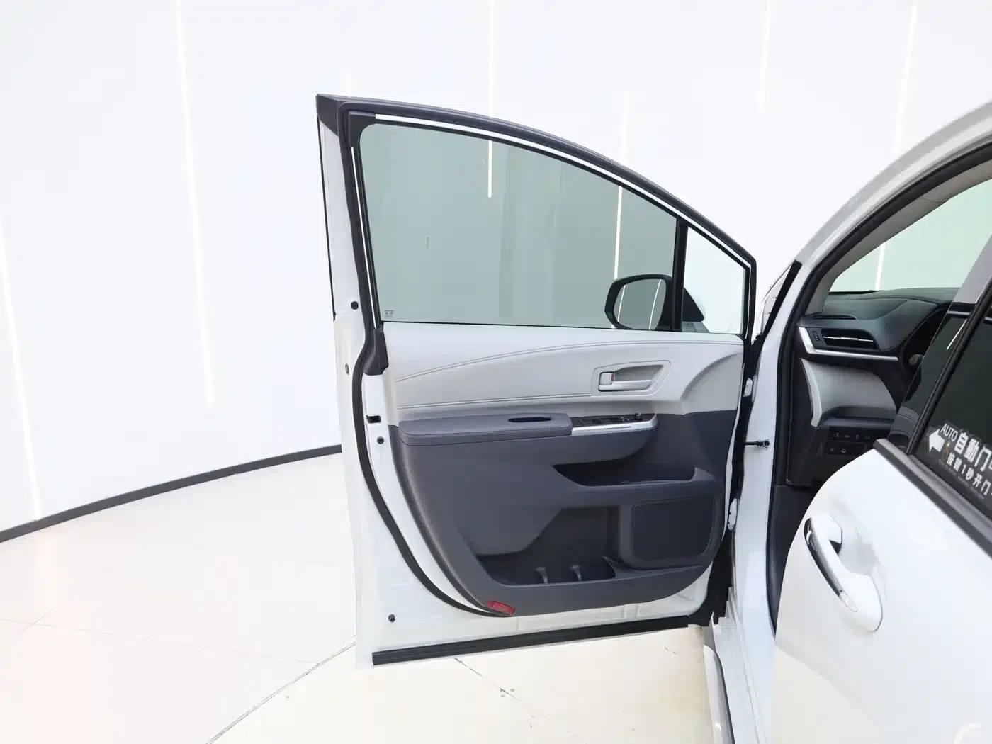 2023 Grevia 2.5L Hybrid Luxury Edition — миниатюра 9