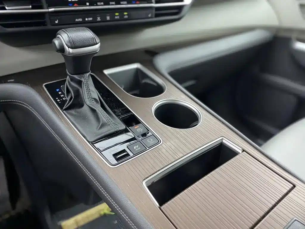 2023 Grevia 2.5L Hybrid Premium Plus Edition — миниатюра 10