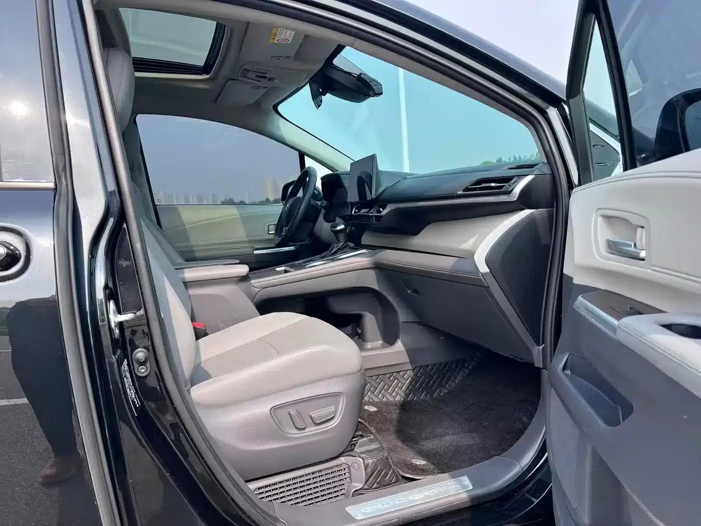 2024 Grevia 2.5L Hybrid Premium Plus Edition — миниатюра 12