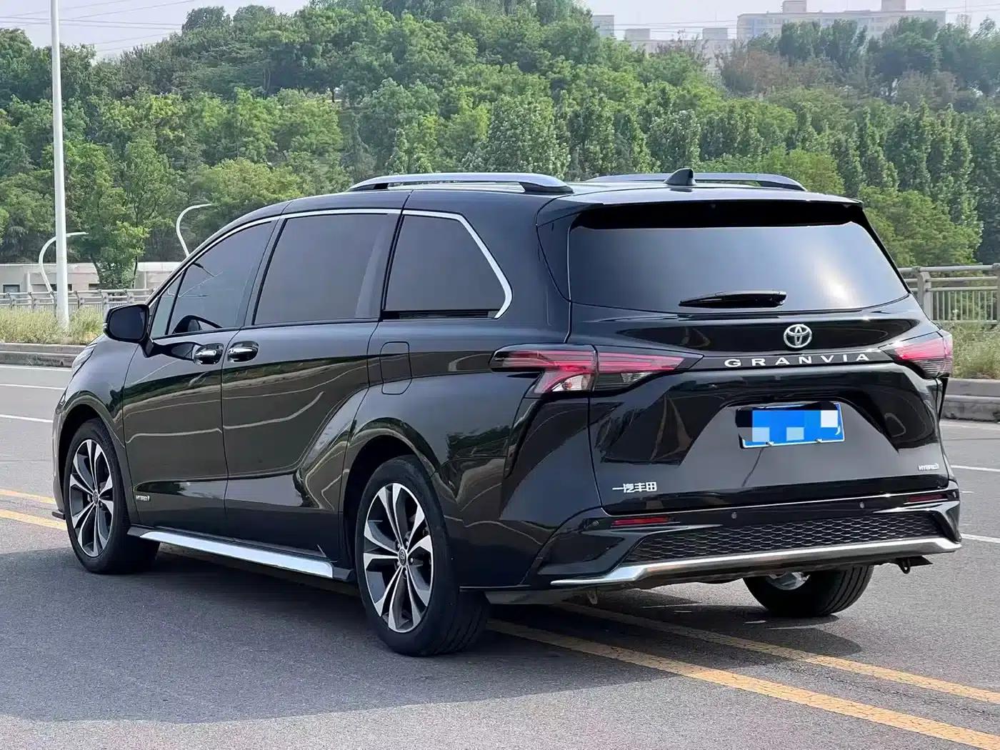 2024 Grevia 2.5L Hybrid Premium Plus Edition — миниатюра 18