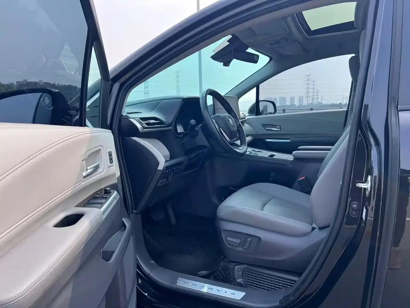 2024 Grevia 2.5L Hybrid Premium Plus Edition — миниатюра 4