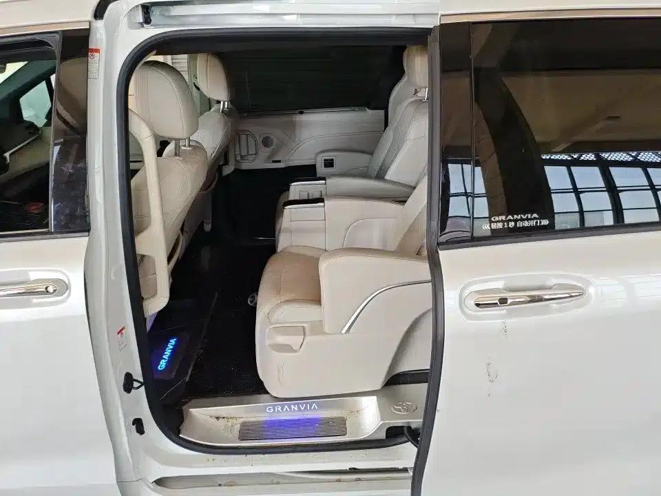 2023 Grevia 2.5L Hybrid VIP Edition — миниатюра 3