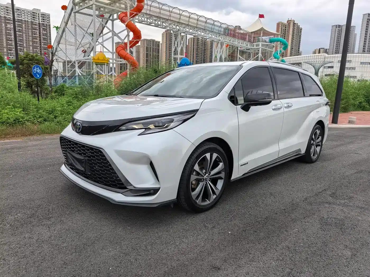 2022 Grevia 2.5L Hybrid Premium Edition — миниатюра 1