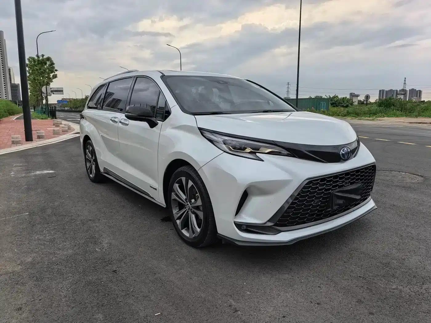 2022 Grevia 2.5L Hybrid Premium Edition — миниатюра 3