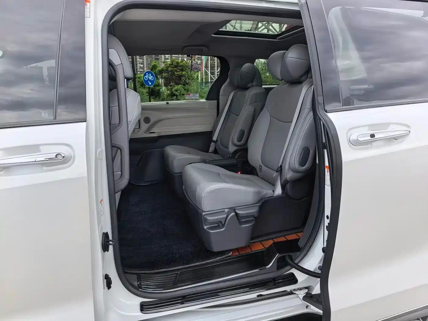 2022 Grevia 2.5L Hybrid Premium Edition — миниатюра 4