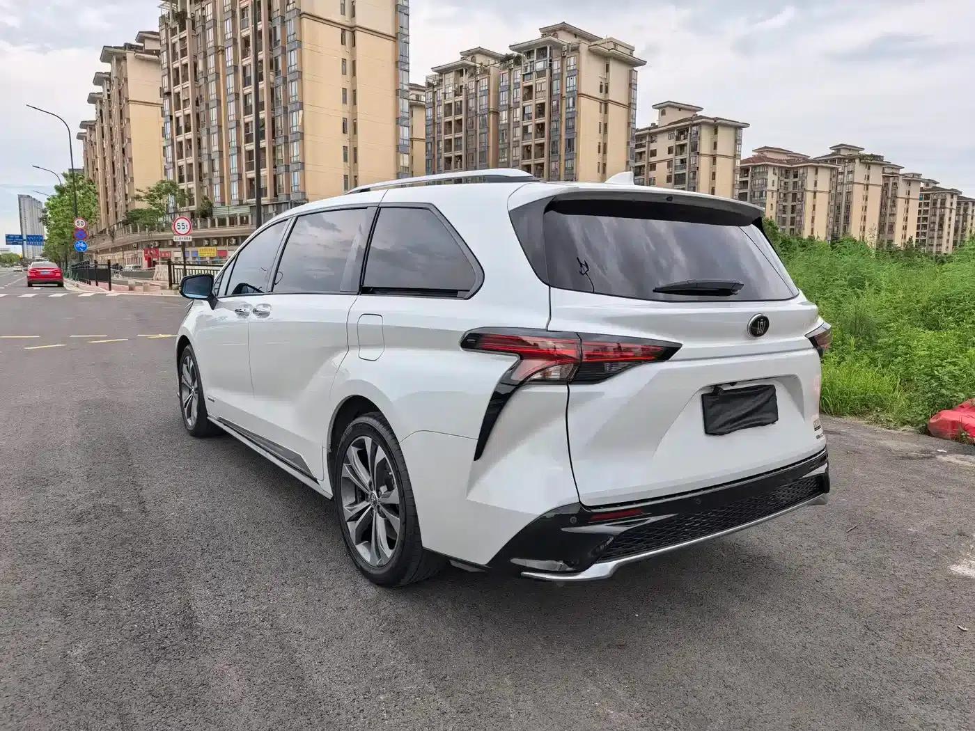 2022 Grevia 2.5L Hybrid Premium Edition — миниатюра 7