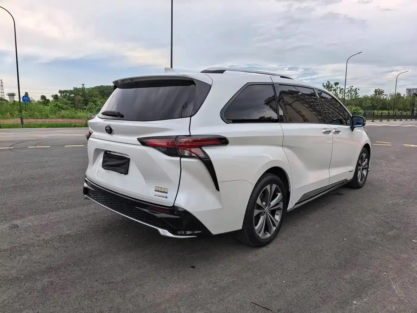 2022 Grevia 2.5L Hybrid Premium Edition — миниатюра 9