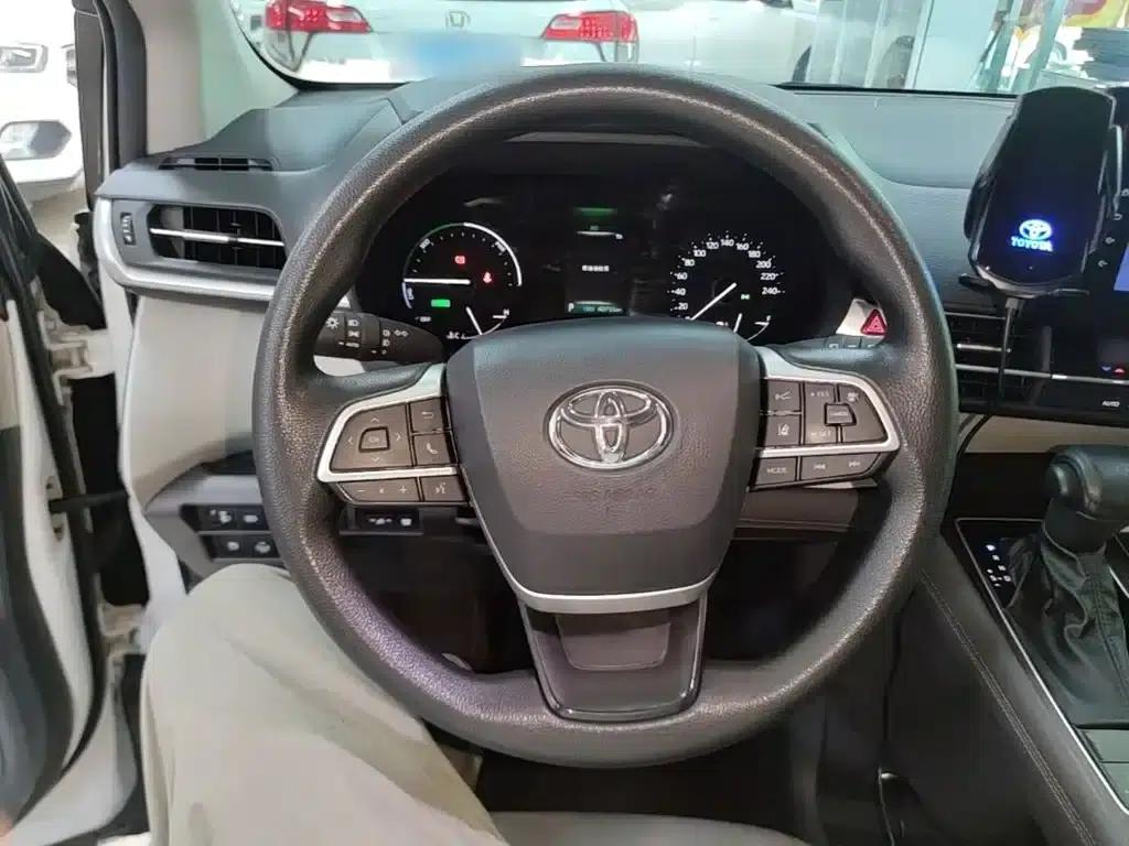2023 Grevia 2.5L Hybrid Comfort Edition — миниатюра 11
