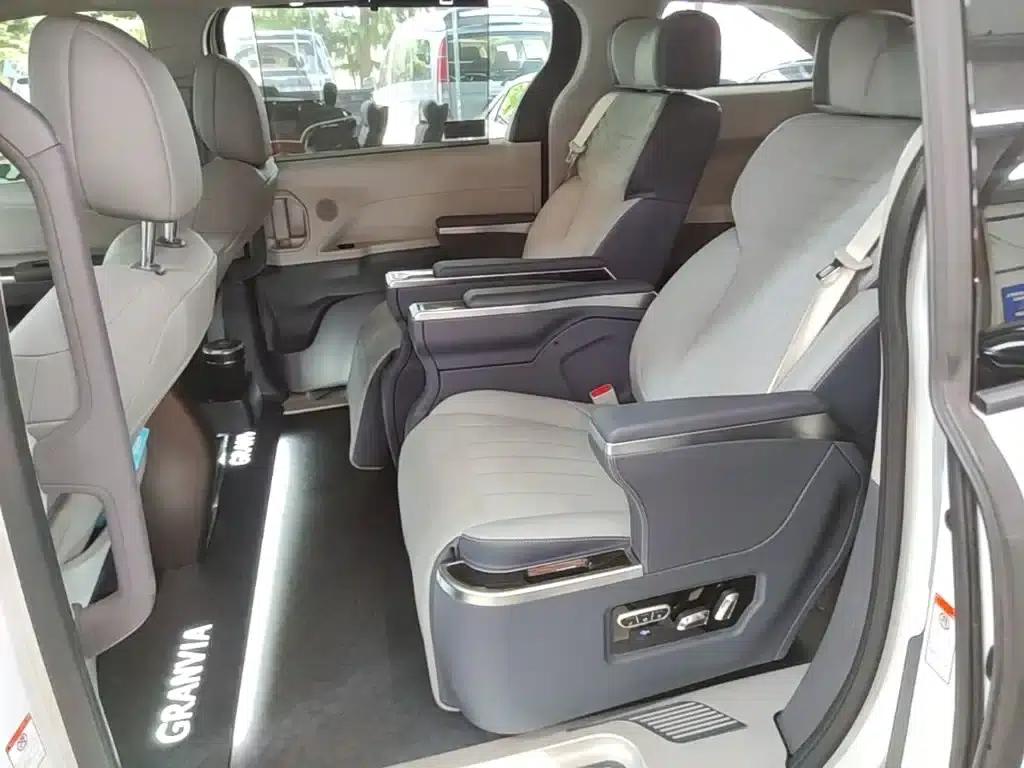 2023 Grevia 2.5L Hybrid Comfort Edition — миниатюра 17