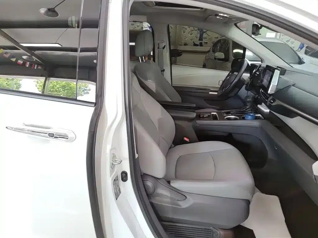 2023 Grevia 2.5L Hybrid Comfort Edition — миниатюра 25
