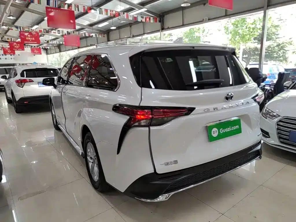 2023 Grevia 2.5L Hybrid Comfort Edition — миниатюра 5