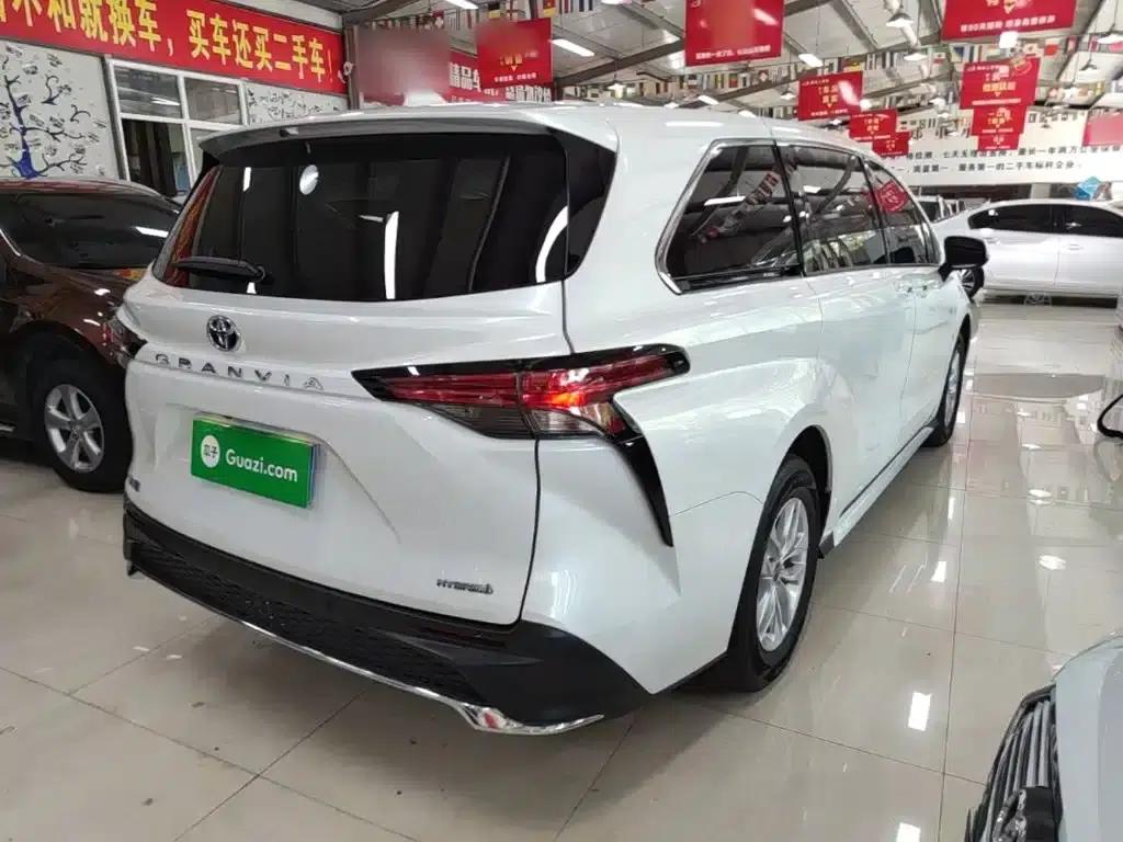 2023 Grevia 2.5L Hybrid Comfort Edition — миниатюра 7