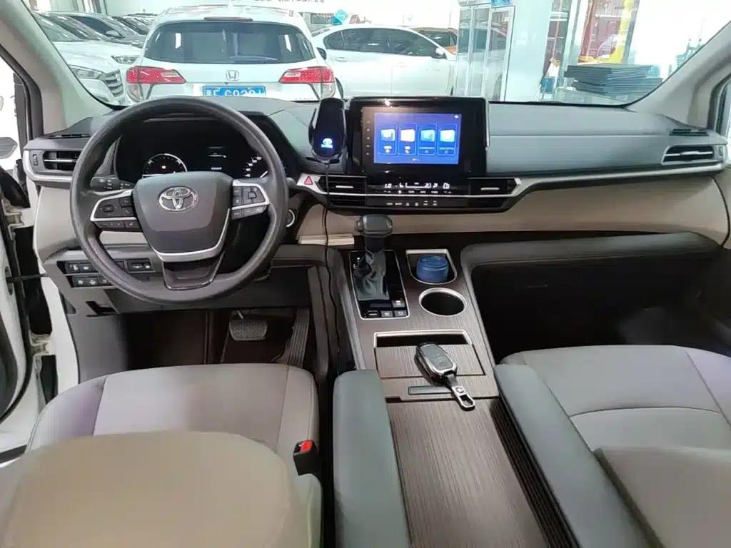 2023 Grevia 2.5L Hybrid Comfort Edition — миниатюра 10