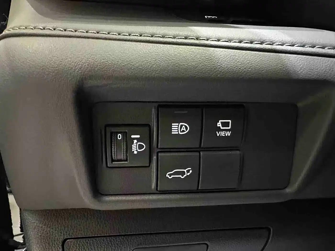 Crown Land Cruiser 2026 2.5L HEV 4WD Premium Edition — миниатюра 14